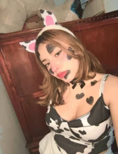 Cosplay bò sữa thần thái tự tin nổi bật cuốn hút