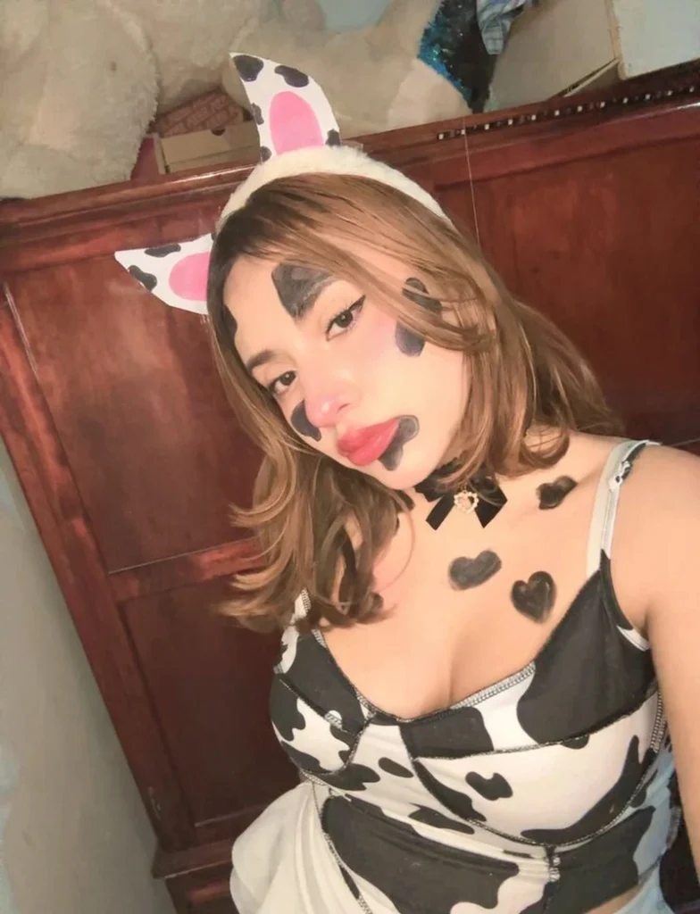 Cosplay bò sữa thần thái tự tin nổi bật cuốn hút