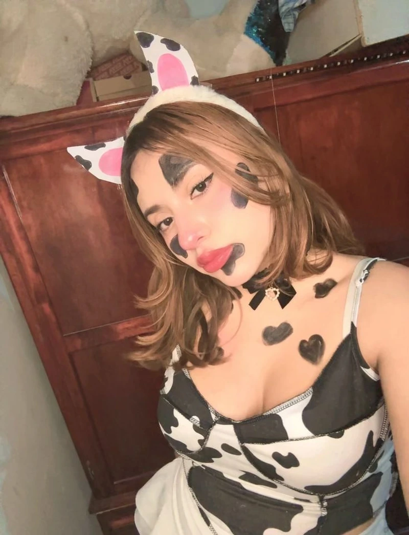 Cosplay bò sữa thần thái tự tin nổi bật cuốn hút