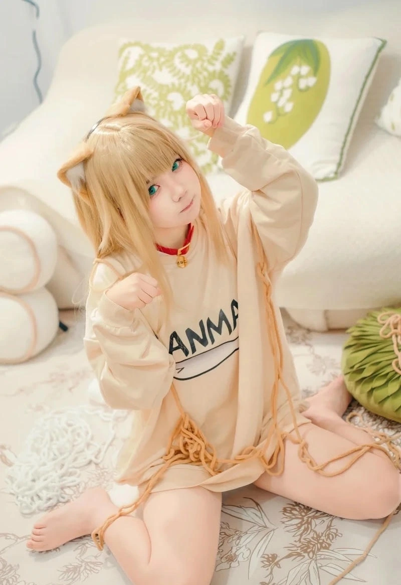 Cosplay mèo anime với thần thái lạnh lùng đầy sức hút riêng
