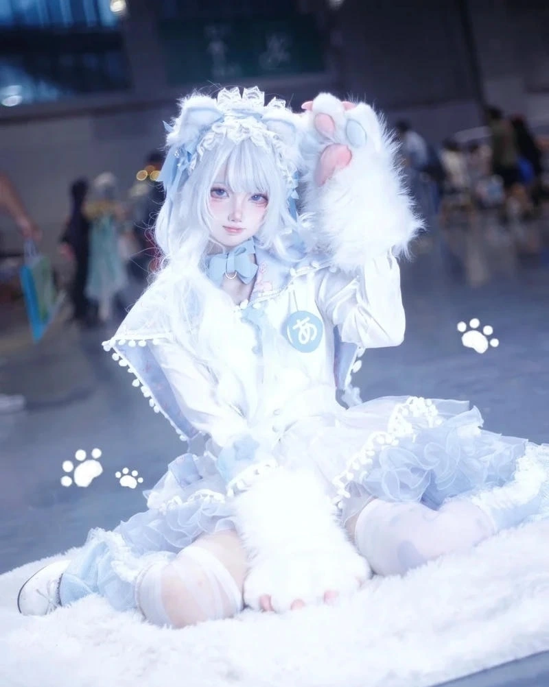 Cosplay mèo phong cách cute ngầu với đôi tai bông nổi bật
