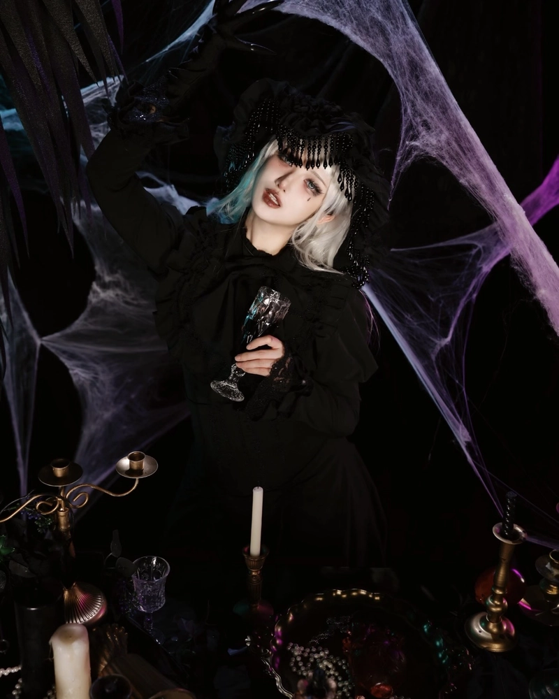 Cosplay phù thủy tạo hình ma thuật huyền ảo lôi cuốn