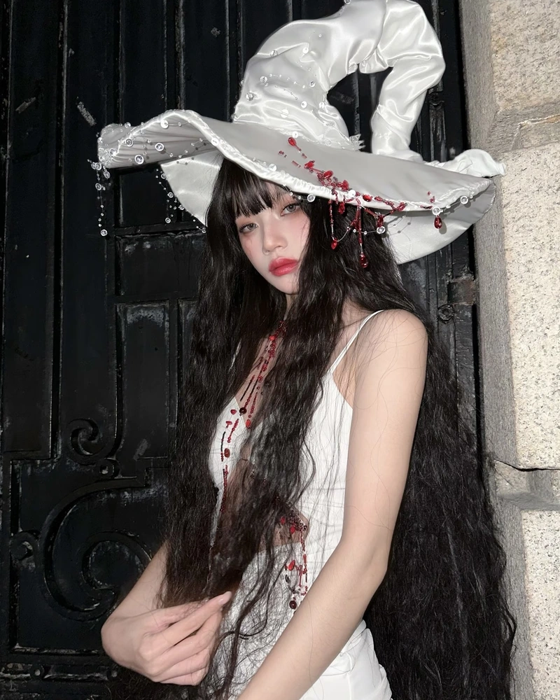 Cosplay phù thủy tạo hình nữ pháp sư đầy ấn tượng