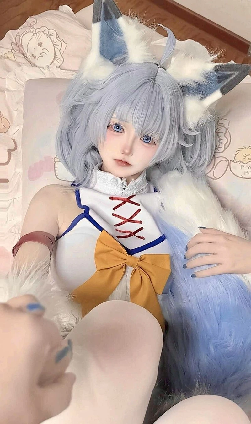 Cosplayer anime nữ tạo dáng chuyên nghiệp phù hợp ảnh đại diện đẹp
