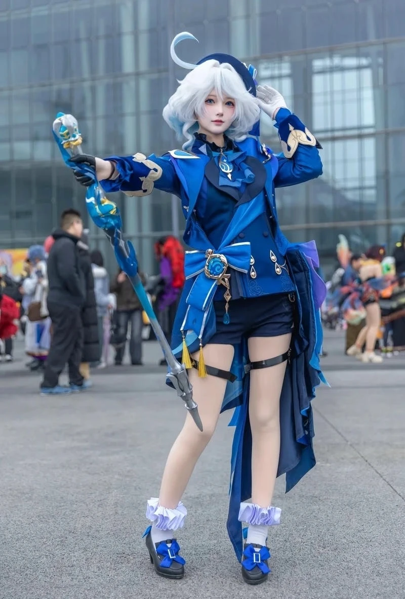 Furina cosplay phong cách anime Genshin Impact nổi bật