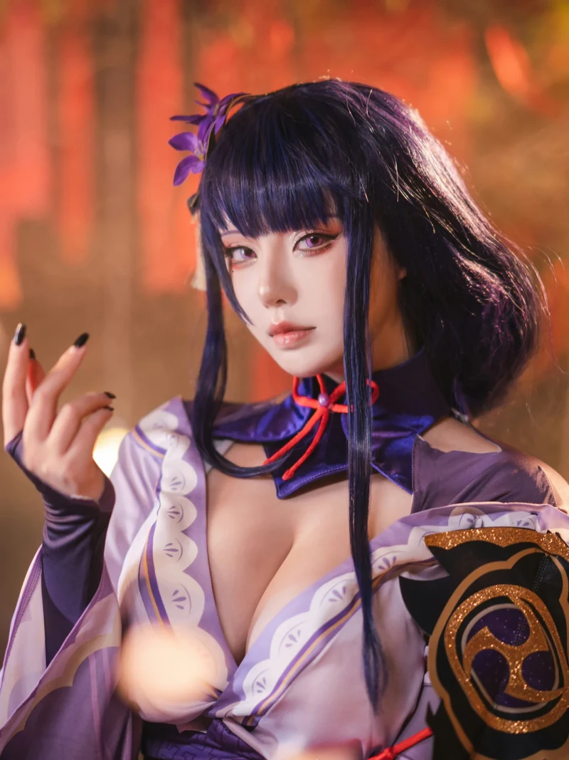 Gái xinh cosplay với vóc dáng thon gọn và thần thái nổi bật