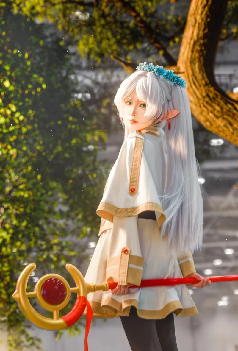 Góc nhìn nghệ thuật thể hiện cosplay Frieren với thần thái trầm lặng