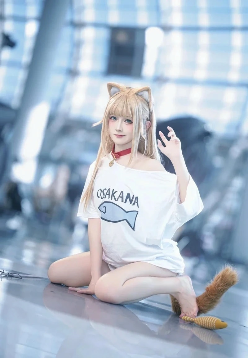 Gương mặt cuốn hút của cosplay mèo anime siêu cuốn