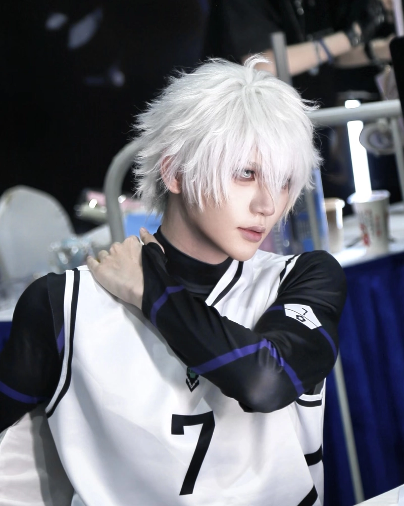 Hình Nagi cosplay ánh mắt mạnh mẽ đầy cá tính