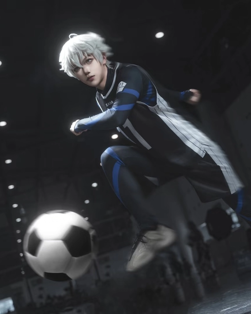 Hình Nagi cosplay phong cách tối giản nhưng cuốn hút