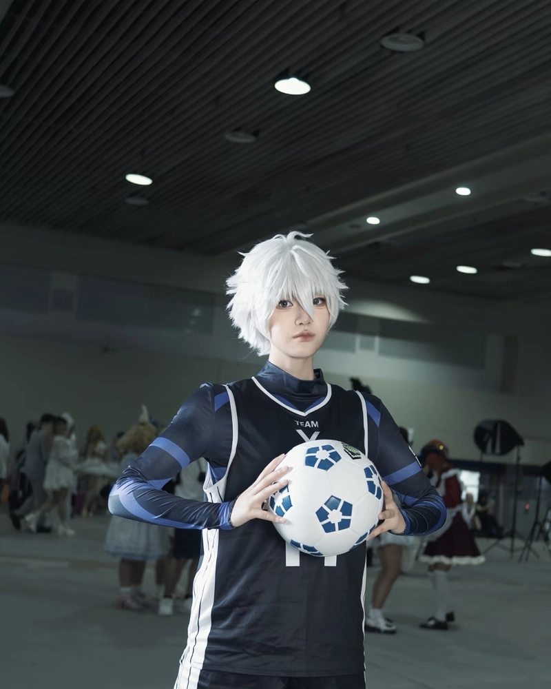 Hình Nagi cosplay trang phục thể thao cá tính