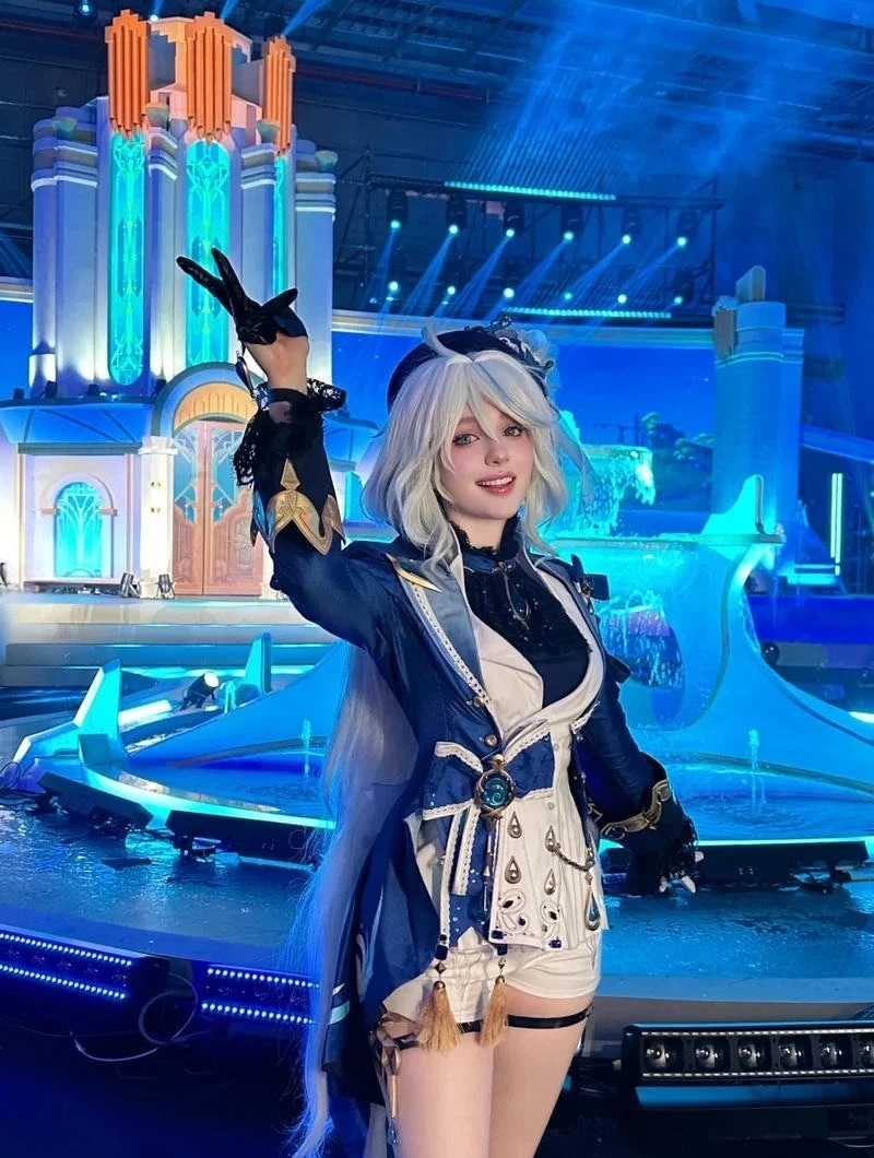 Hình ảnh Furina cosplay ánh sáng đẹp tôn lên gương mặt