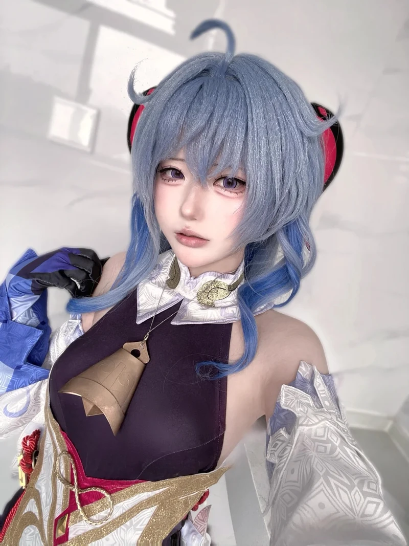 Hình ảnh Ganyu cosplay pose dáng uyển chuyển đầy tinh tế