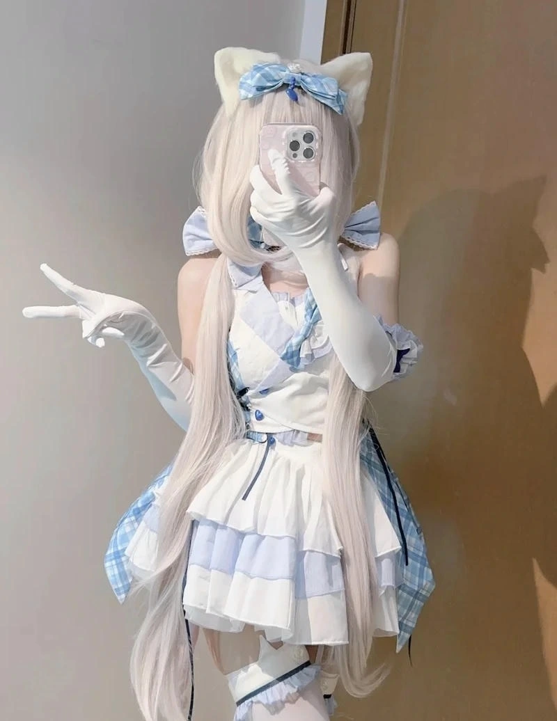 Hình ảnh Hotgirl cosplay mèo trong trang phục đen cá tính nổi bật