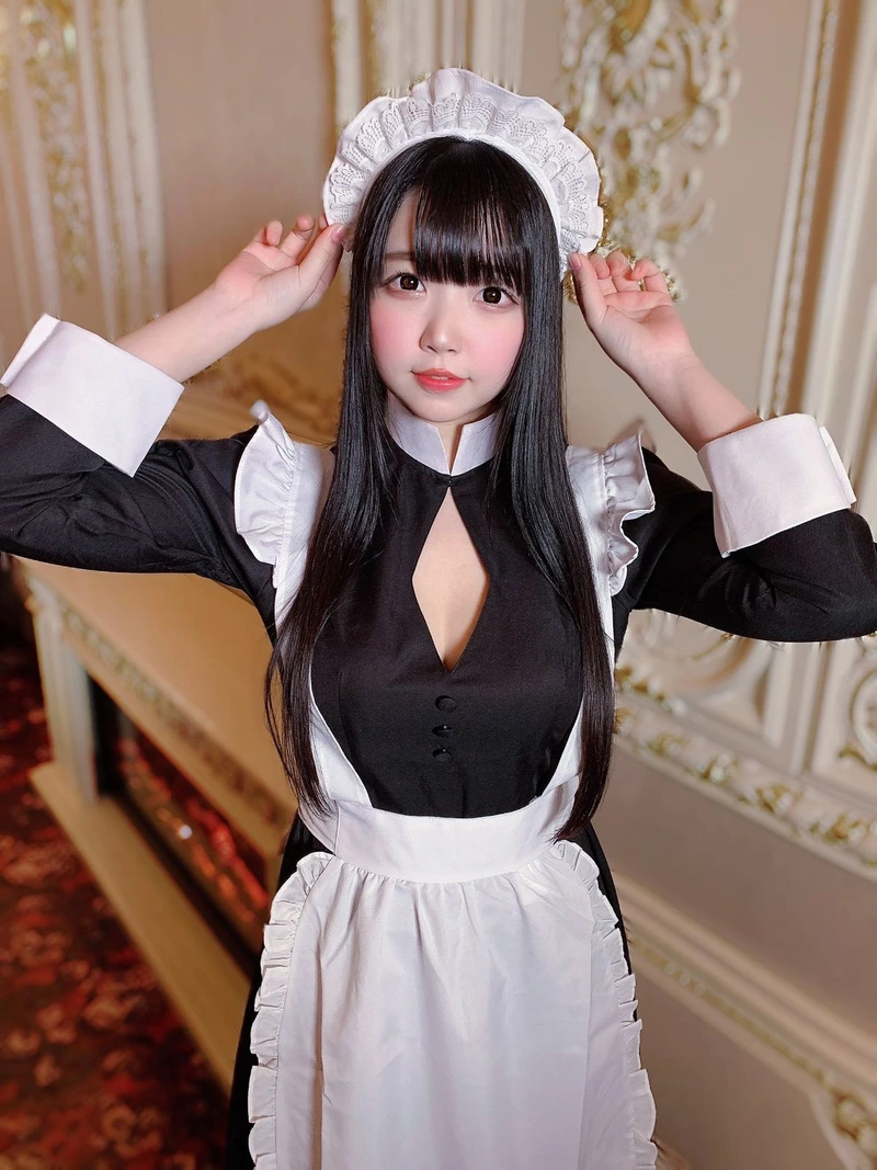 Hình ảnh cosplay hầu gái tạo dáng ngại ngùng đầy cuốn hút