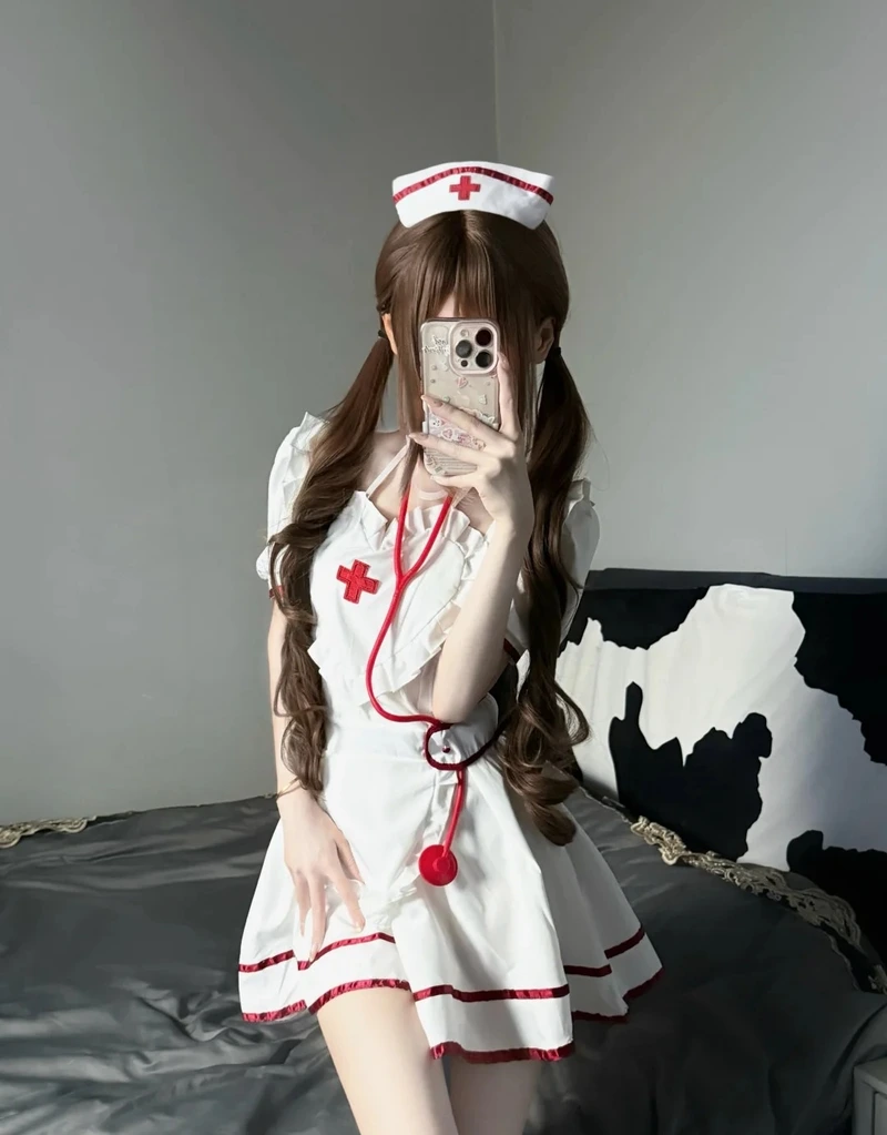 Hình ảnh gái cosplay ngành y với visual cực kỳ nổi bật