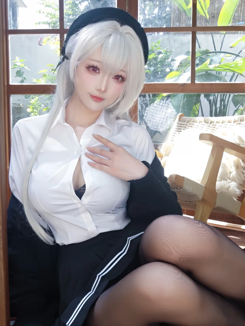 Hình ảnh gái xinh cosplay đôi chân dài mịn màng đầy cuốn hút