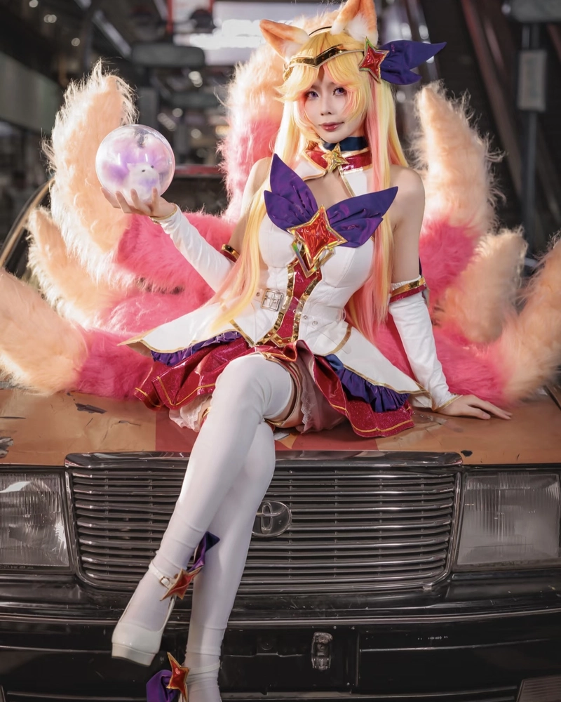 Hình cosplay Ahri ánh mắt cuốn hút đầy sức sống