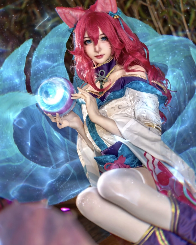 Hình cosplay Ahri ánh mắt long lanh đầy cuốn hút