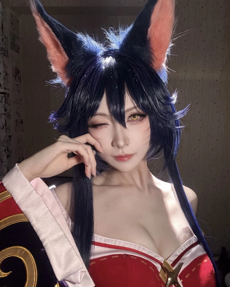 Hình cosplay Ahri ánh nhìn cuốn hút mang nét ma mị