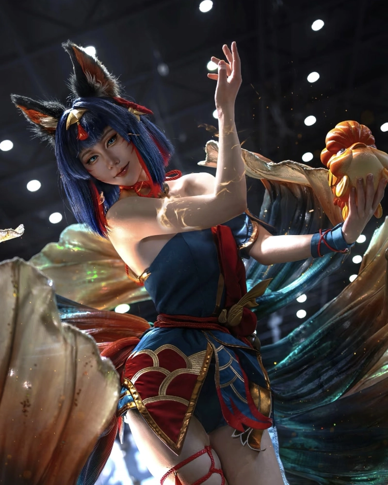 Hình cosplay Ahri tạo dáng nhẹ nhàng mang nét gợi cảm