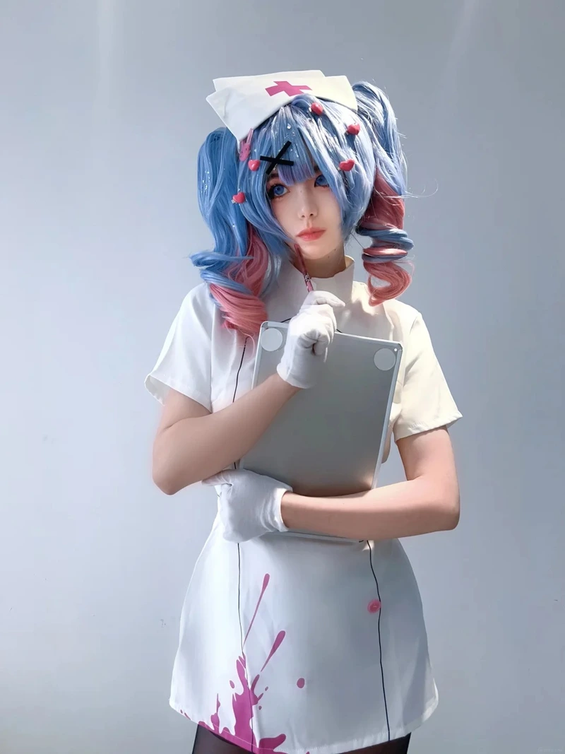 Hình gái xinh cosplay y tá mang thần thái cực kỳ cuốn hút
