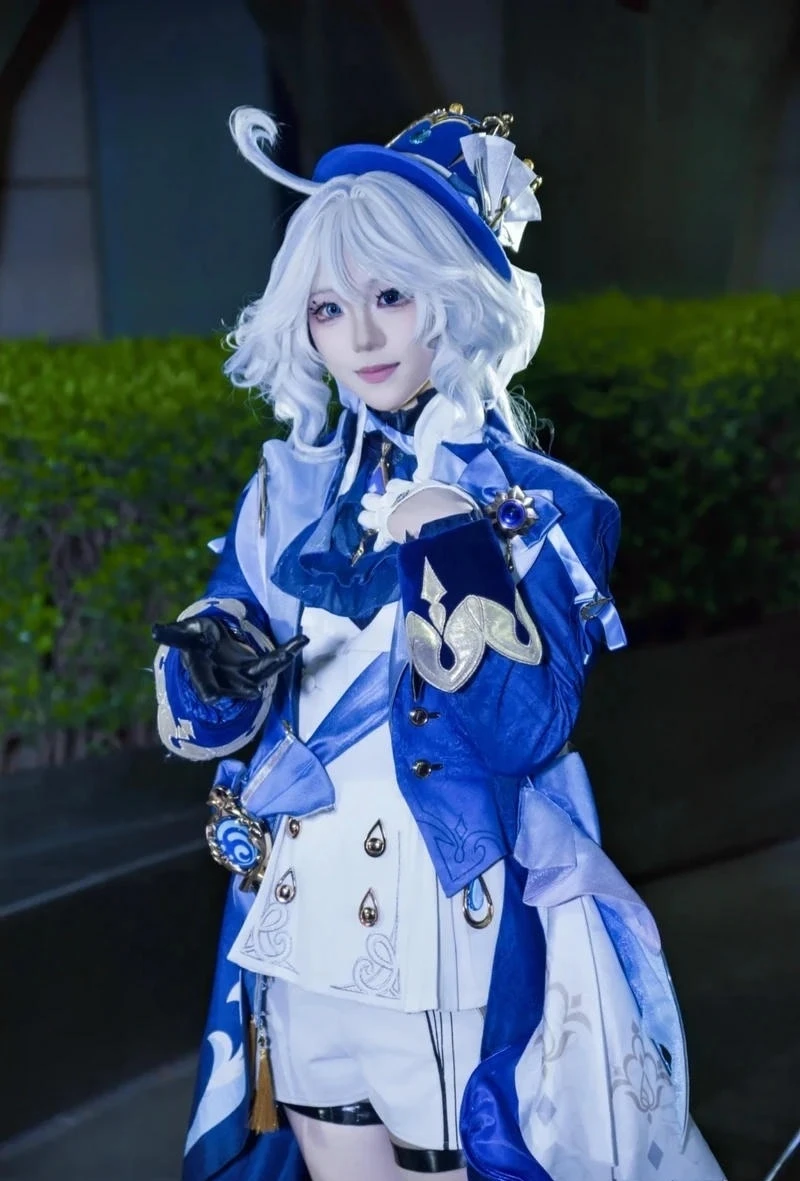 Hóa trang Furina cosplay tạo hình chuẩn nguyên tác nhân vật