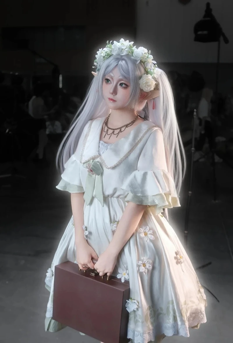 Khoảnh khắc tái hiện cosplay Frieren chuẩn nhân vật elf