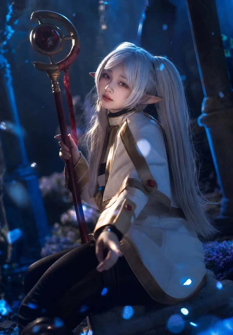 Không gian dịu nhẹ giúp cosplay Frieren trở nên hài hòa