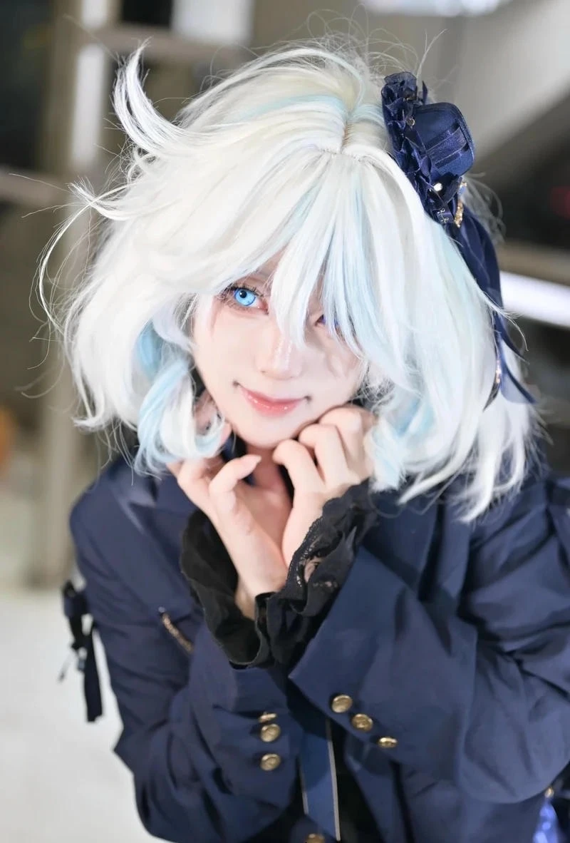 Khung cảnh fantasy Furina cosplay nụ cười tỏa nắng