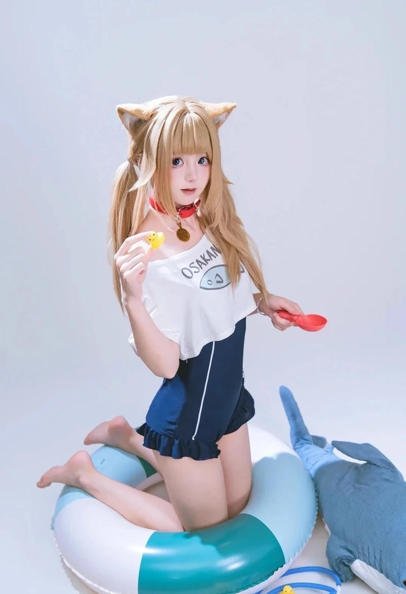 Khung hình cosplay mèo phong cách anime phù hợp làm hình nền