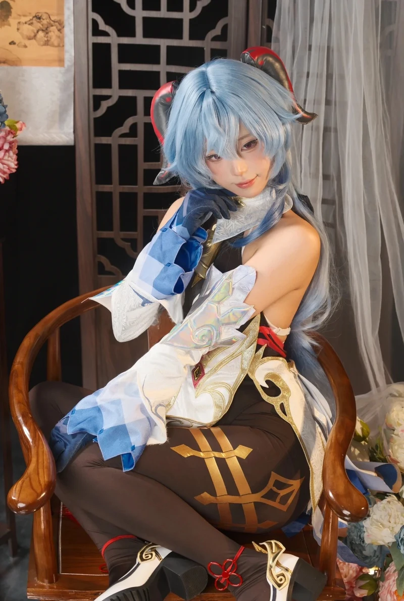Mái tóc xanh dài là điểm nhận diện nổi bật trong Ganyu cosplay