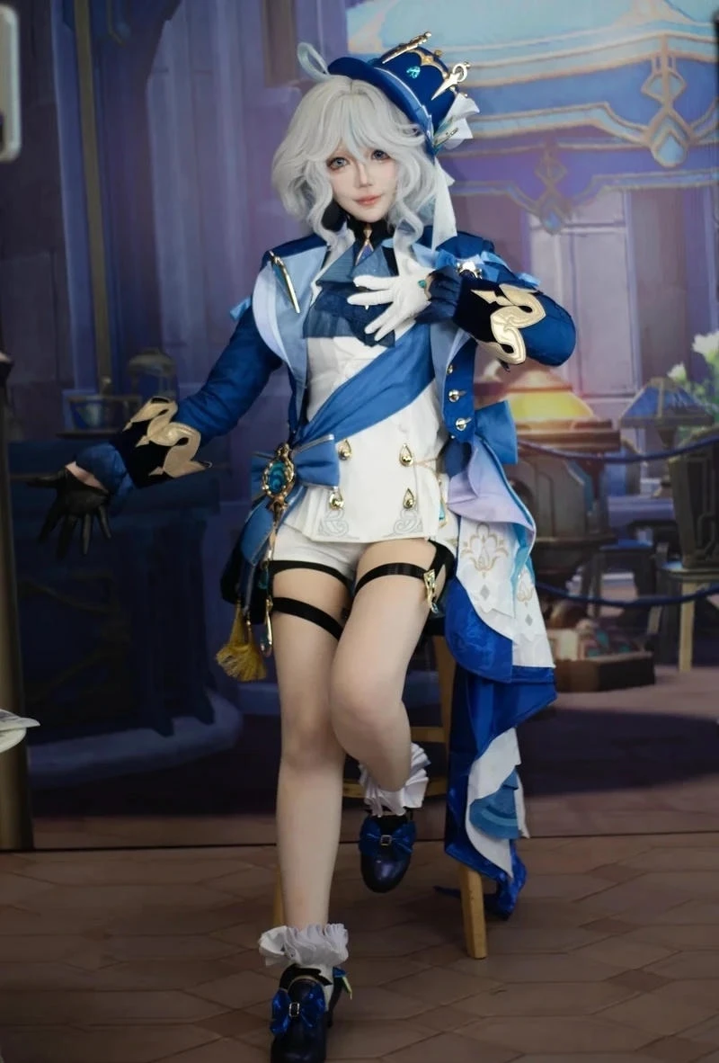 Tạo dáng linh hoạt giúp Furina cosplay giống nhân vật gốc