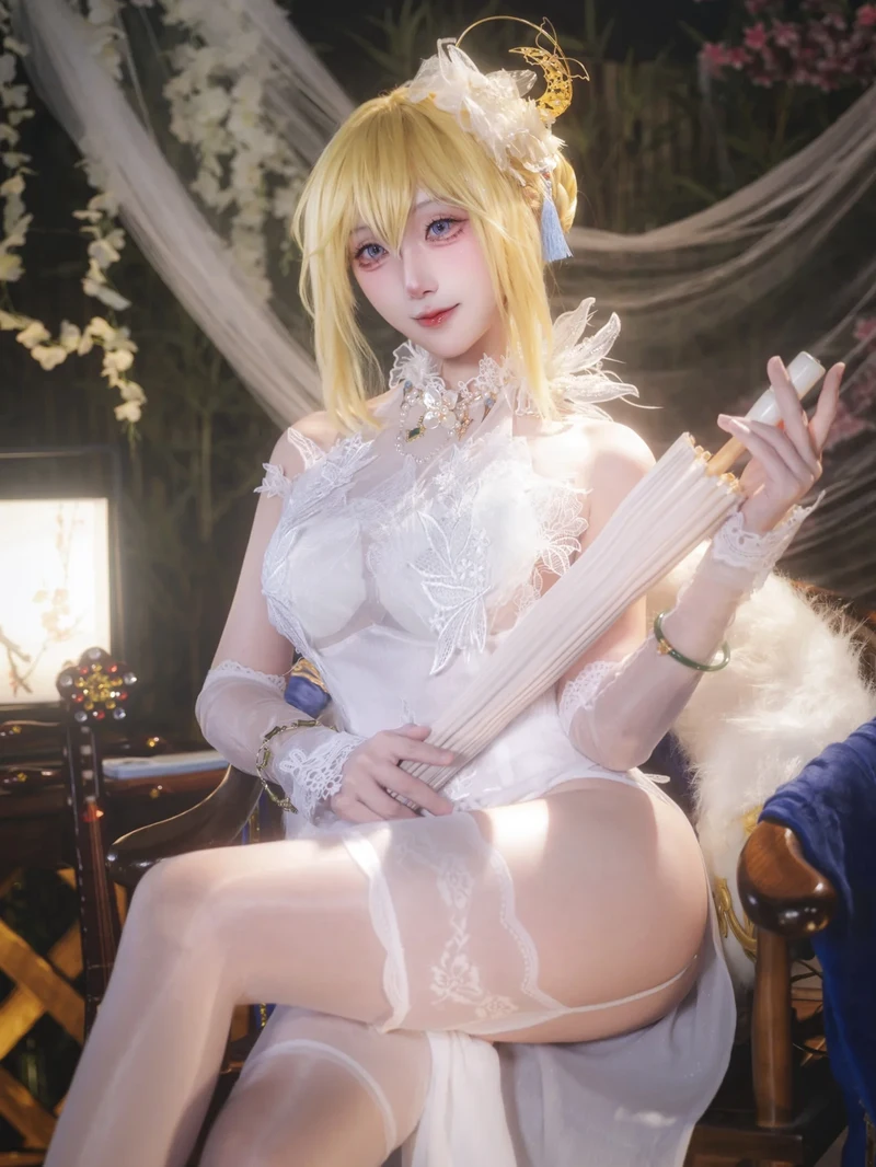Tạo hình anime giúp gái xinh cosplay thêm phần cuốn hút