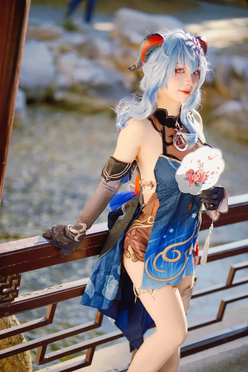 Tạo hình bán tiên thú chính xác trong Ganyu cosplay