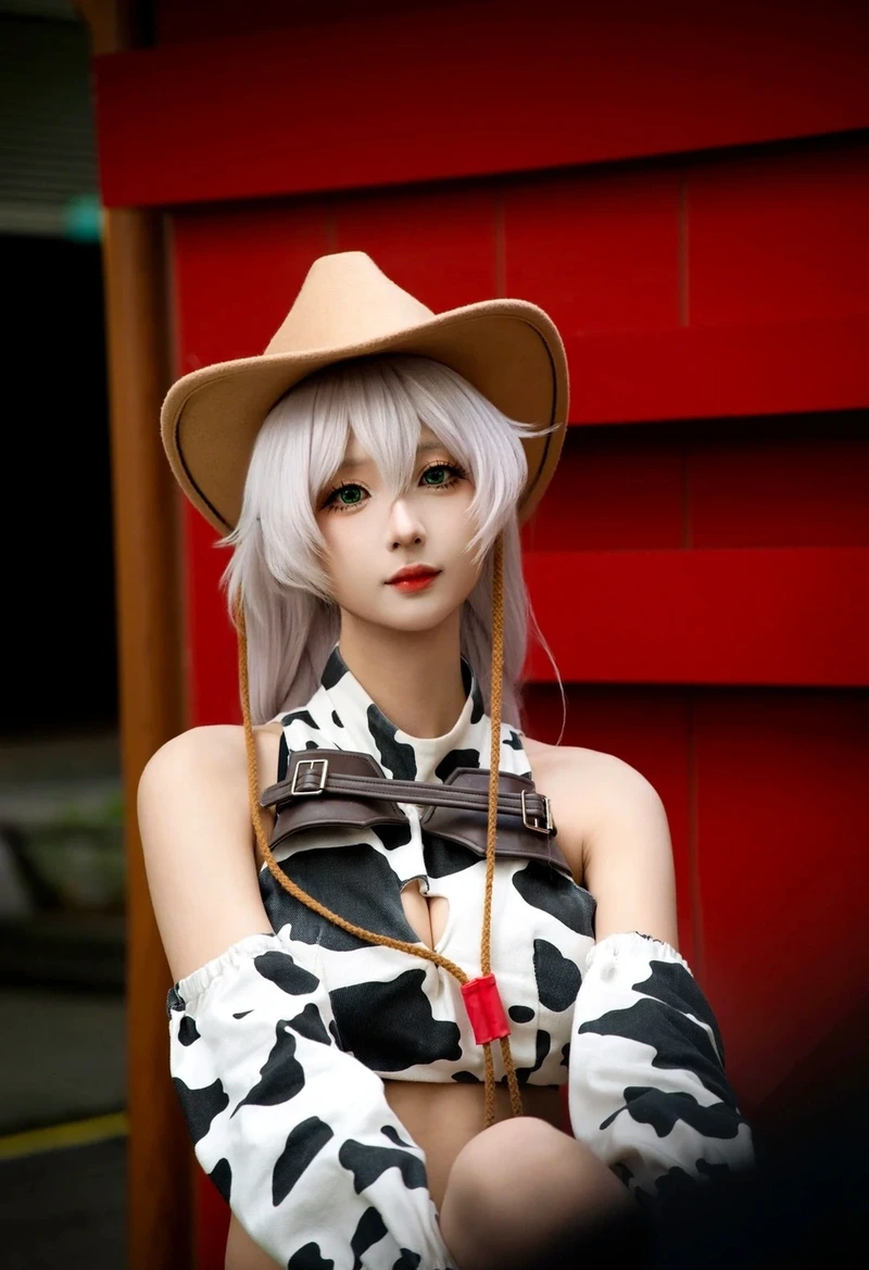 Tạo hình sáng tạo giúp cosplay bò sữa thêm phần nổi bật