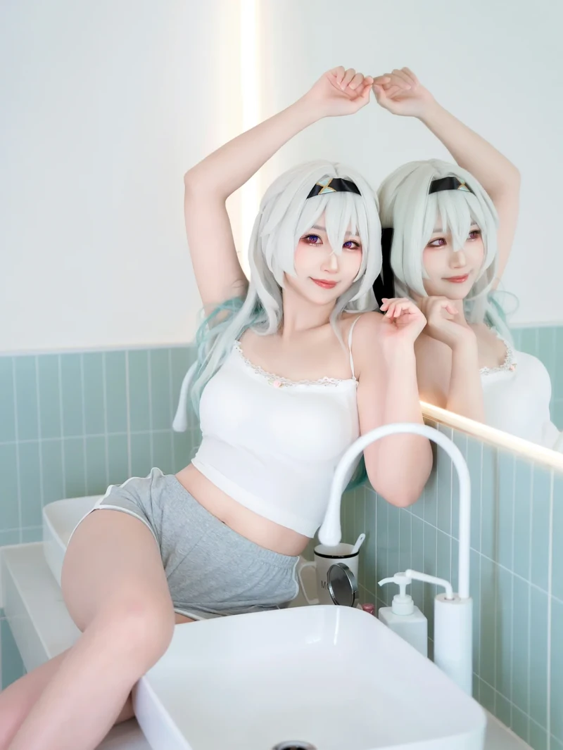Thần thái tự tin giúp gái xinh cosplay nổi bật trong khung hình