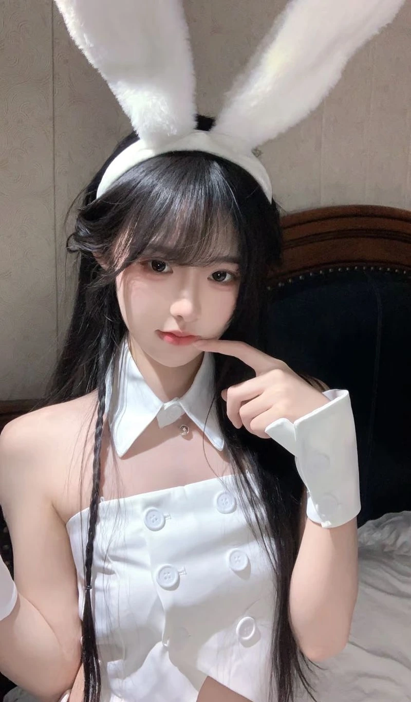 Thần thái tự tin khi hóa thân anime nữ nổi tiếng