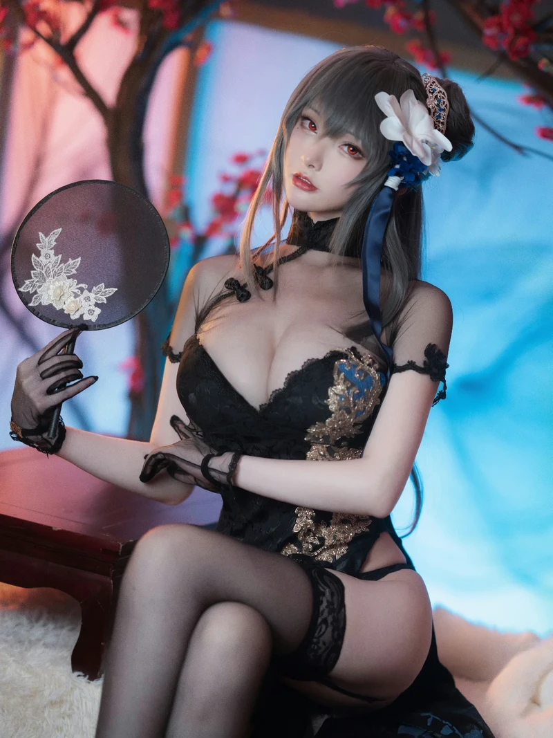 Trang phục ôm dáng giúp gái xinh cosplay tôn đường cong quyến rũ