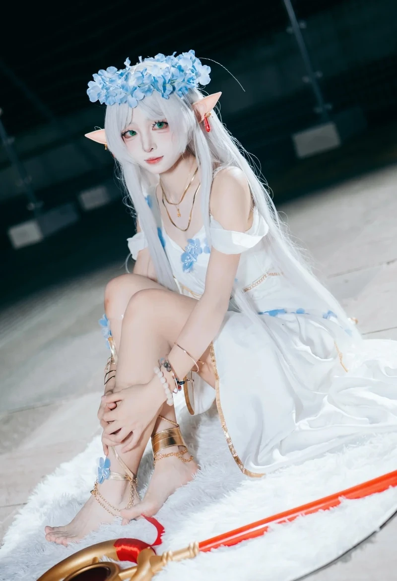 Trang phục sắc nét cosplay Frieren nhân vật đẹp