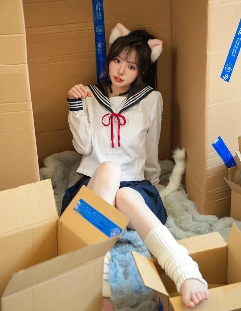 Vẻ đẹp ngọt ngào của cosplay mèo giữa ánh đèn lung linh