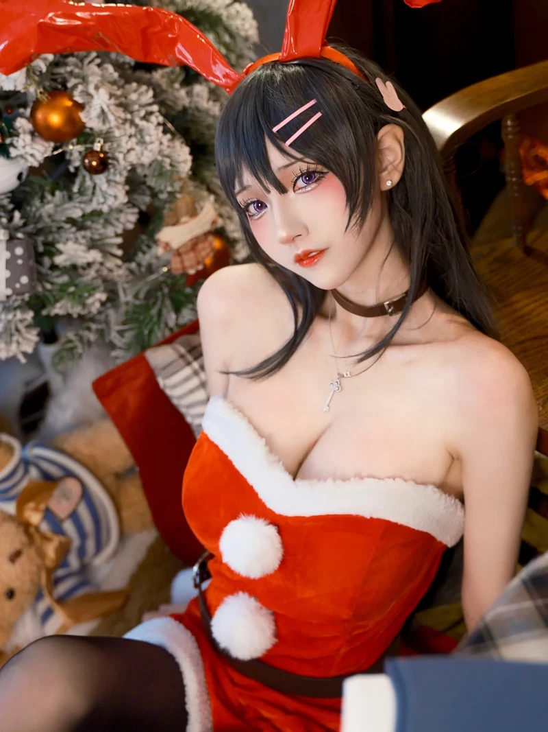 Vẻ đẹp trong trẻo kết hợp vóc dáng của gái xinh cosplay