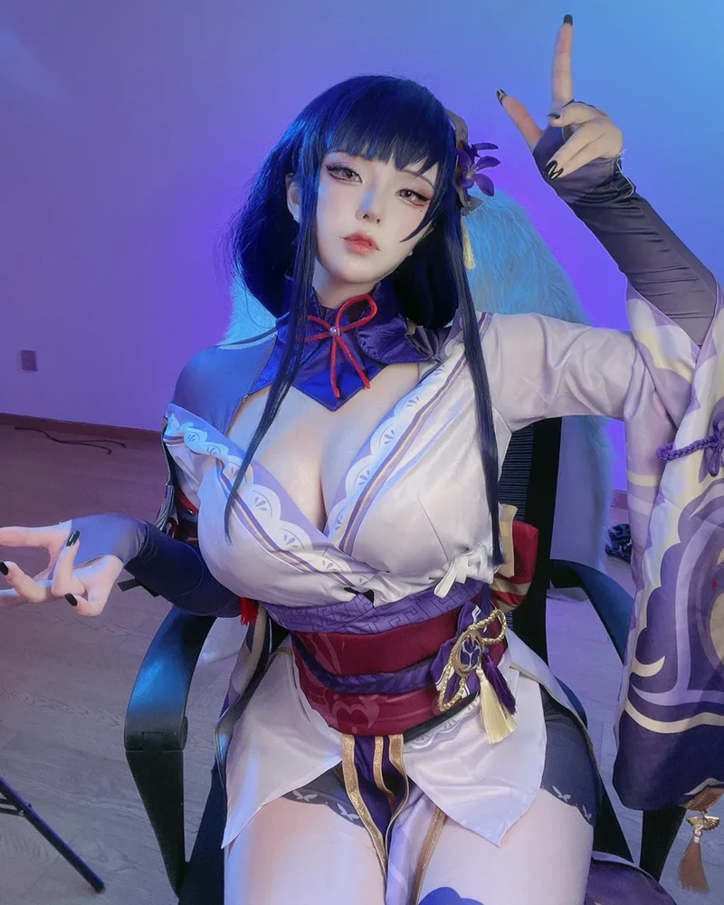 Vibe hiện đại làm nổi bật vẻ đẹp trẻ trung của gái xinh cosplay