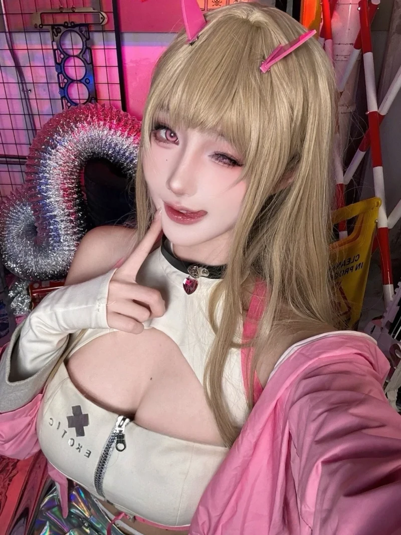 Vibe quyến rũ nhẹ nhàng của gái xinh cosplay đầy thu hút