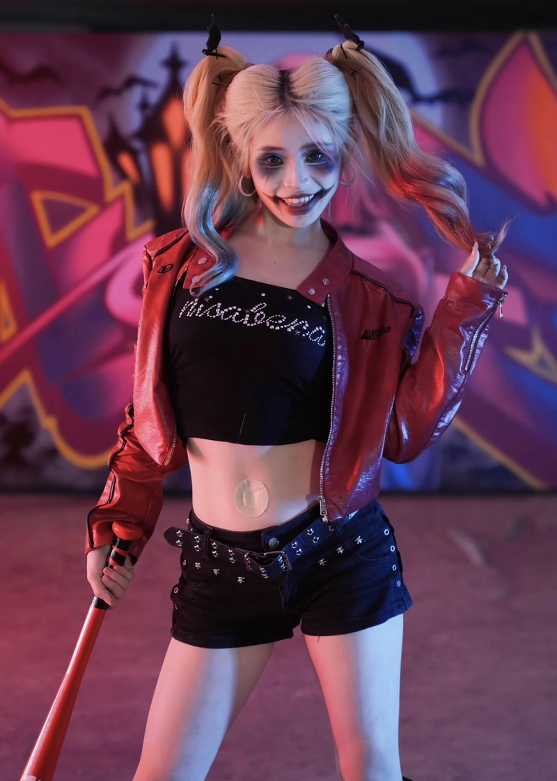 Ảnh Harley Quinn cosplay ánh nhìn sắc sảo đầy cuốn hút
