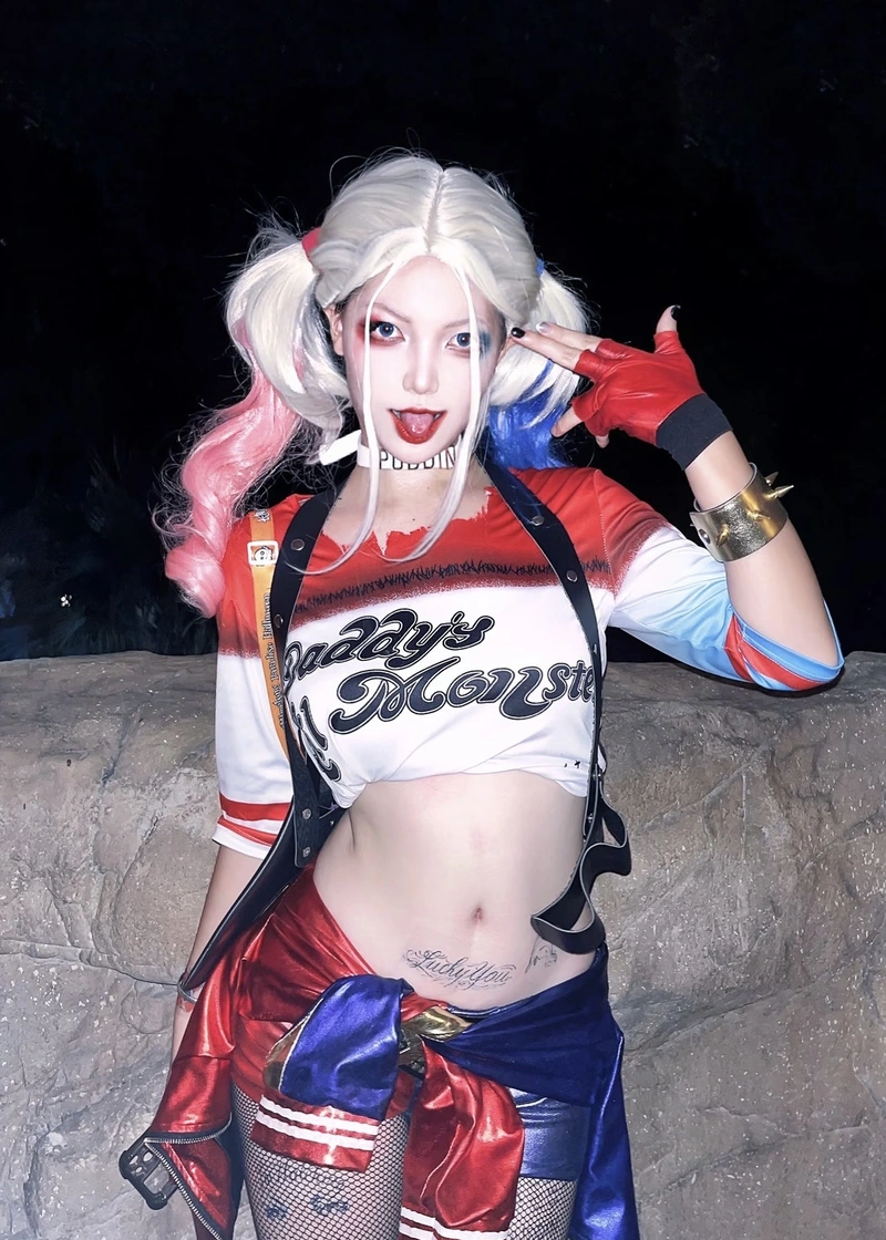 Ảnh Harley Quinn cosplay biểu cảm lạ mắt đầy ấn tượng