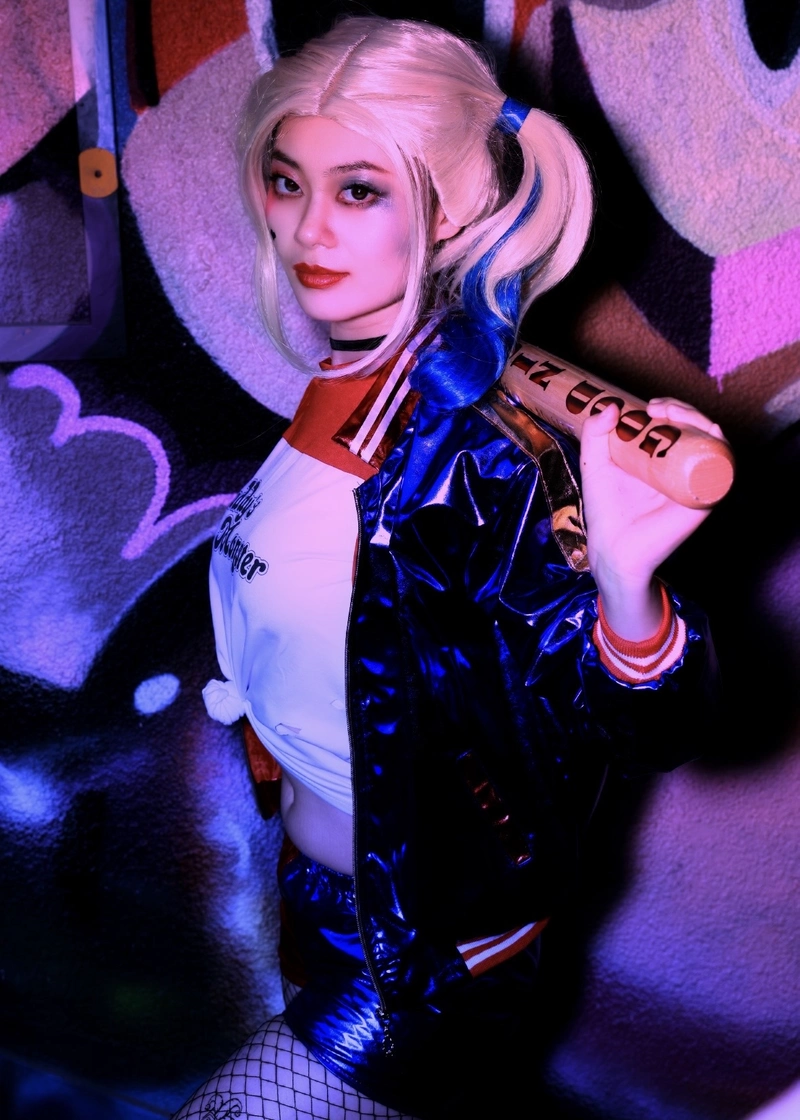 Ảnh Harley Quinn cosplay thần thái điên loạn đầy ấn tượng