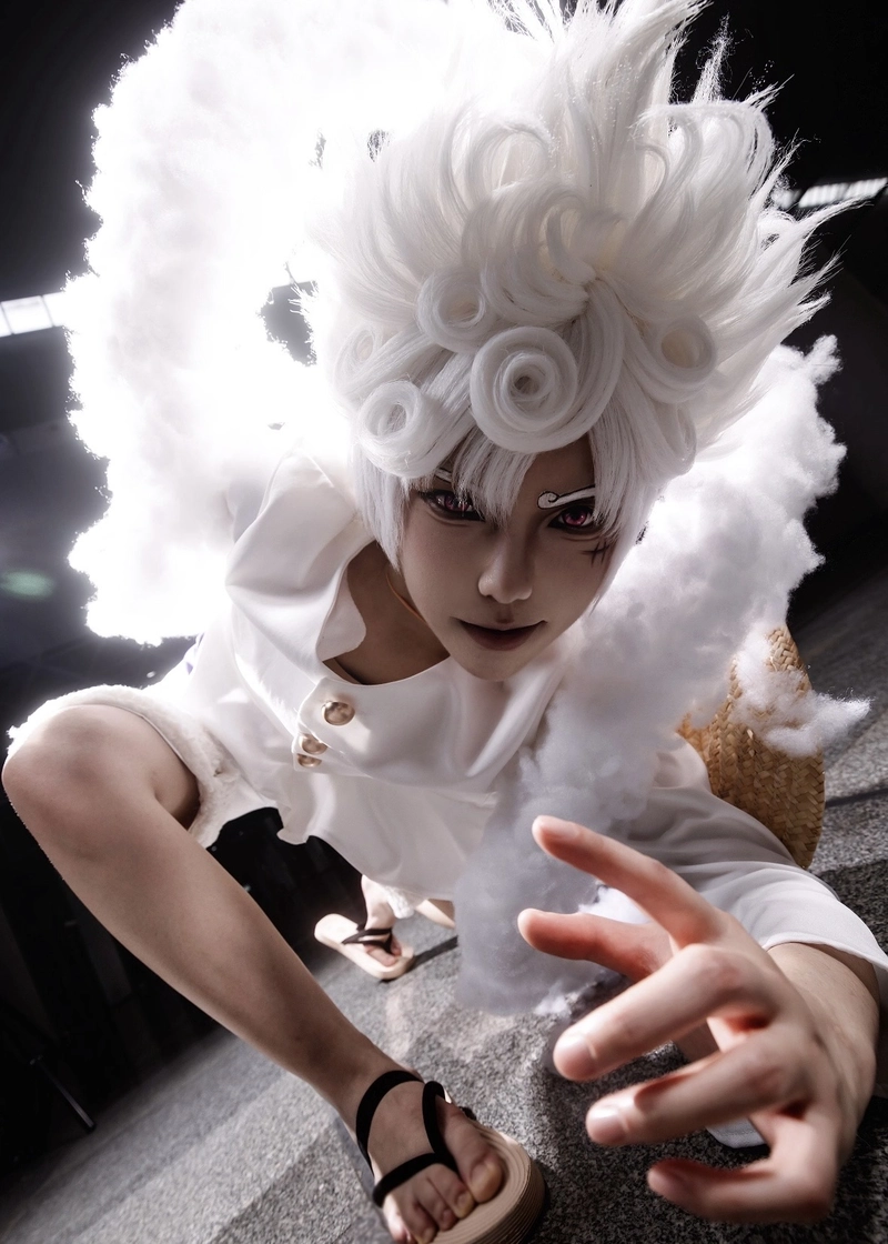Ảnh Luffy cosplay ánh mắt tự tin đầy năng lượng
