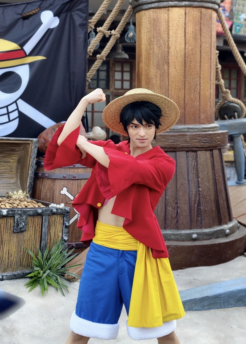 Ảnh Luffy cosplay biểu cảm hào hứng cực kỳ đáng yêu