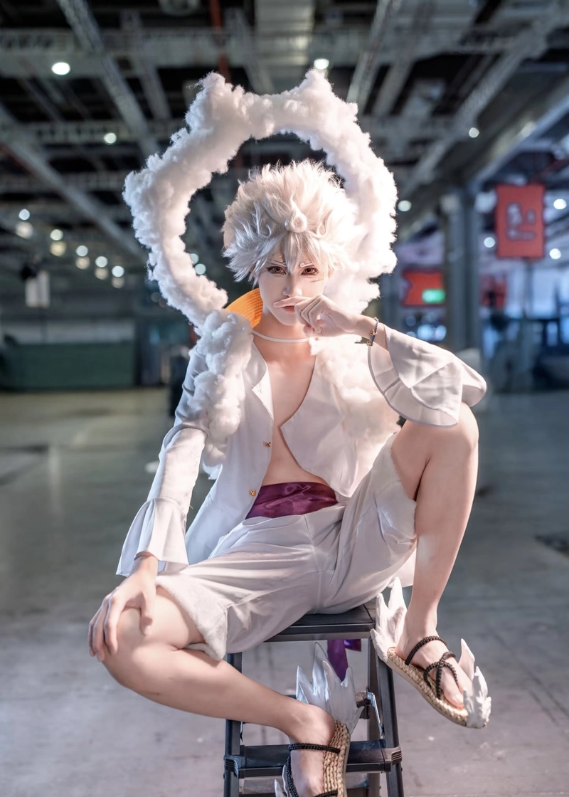 Ảnh Luffy cosplay biểu cảm vui vẻ dễ thương